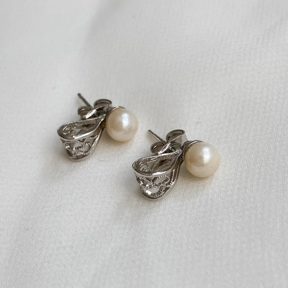 VTG Ivory Pearl Silver Loop Earrings